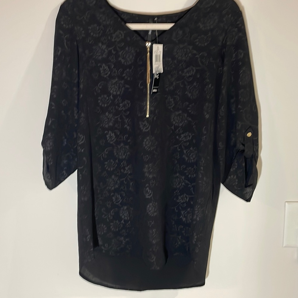 Small nwt black with gold zipper top